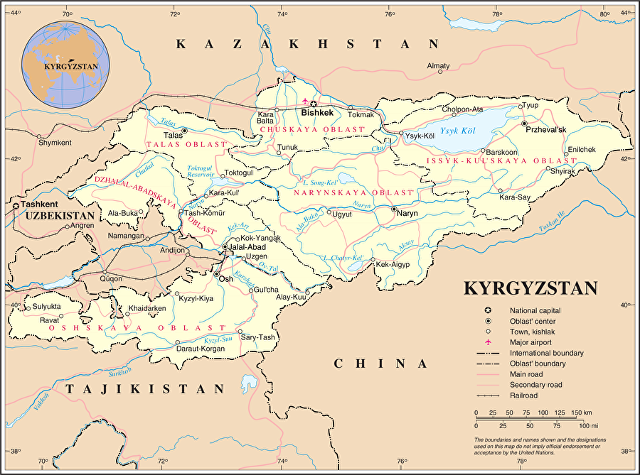 Kırgızistan

                                    1990'ların başları Kırgızistan'a yeni değişimler getirdi. Kırgızistan Demokratik Hareketi, Parlamento'nun desteğiyle önemli bir politik güç haline geldi. Kırgız Bilim Akademisi'nin liberal başkanı Askar Akayev 1990 yılının Ekim ayında başkan seçildi. Takip eden Ocak ayında Akayev, yeni hükümet yapılarını öne sürdü ve çoğunlukla daha genç ve reforma yönelik politikacılardan oluşan yeni bir hükümet tayin etti. 1990 yılının Aralık ayında Yüksek Sovyet, cumhuriyetin adını Kırgızistan Cumhuriyeti olarak değiştirmek üzere oy verdi. 1991 yılının Şubat ayında başkent Frunze'nin adı devrim öncesi adı olan Bişkek olarak değiştirildi. 

 31 Ağustos 1991'de Sovyet Sosyalist Cumhuriyetler Birliği'nden bağımsızlığı sağlayan Yüksek Sovyet oylaması takip etti. Akayev rakipsiz ilerledi ve oyların %95'ini alarak doğrudan yeni bağımsız cumhuriyetin başkanı seçildi.

 1992'de Kırgızistan, Birleşmiş Milletler ve Avrupa Güvenlik ve İşbirliği Teşkilatı'na katıldı.

  

 Şu an başkenti Bişkek'tir ve 5 buçuk milyon nüfusu vardır.

                                