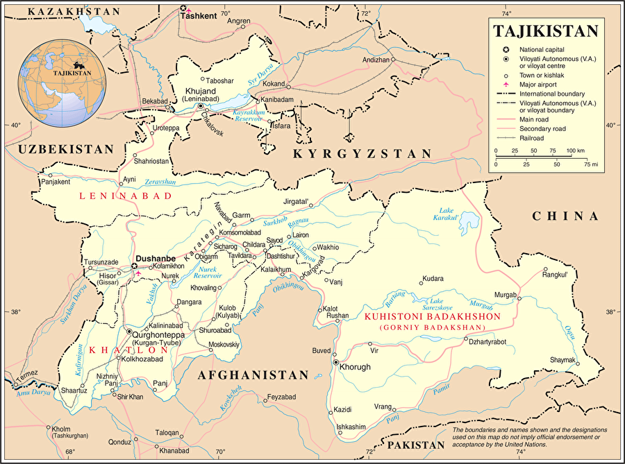 Tacikistan

                                    Ekonomik kriz neticesinde Tacikistan'da yoksulluk ve işsizlik artmaya başladı. Bir süre sonra ülkenin her tarafında toplantı ve gösterilerin yapılmaya başlanması, Duşanbe'deki meydanların göstericiler tarafından aylarca işgalinden sonra Devlet Başkanı Kahar Mahkamov istifa etmek zorunda kaldı. 9 Eylül 1991'de Tacikistan Parlamentosu bir deklarasyon yayımlayarak Tacikistan'ın Sovyet Sosyalist Cumhuriyetleri Birliği'nden bağımsızlığını ilân etti ve 2 Mart 1992'de Birleşmiş Milletler üyeliğine kabul edildi.

 Başkenti Duşanbe olan ülke şu an 8 milyon 600 bin civarında bir nüfusa sahip.

                                