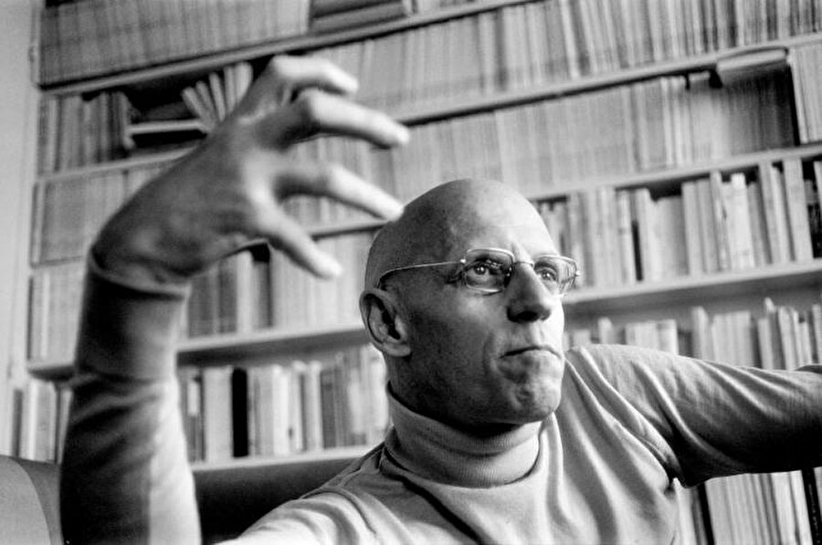 "Her türlü teoriyi ve her türlü genel söylem biçimini reddedin. Bu teori ihtiyacı, reddettiğimiz sistemin bir parçasıdır hala." Michel Foucault

                                    
                                    
                                    
                                
                                
                                