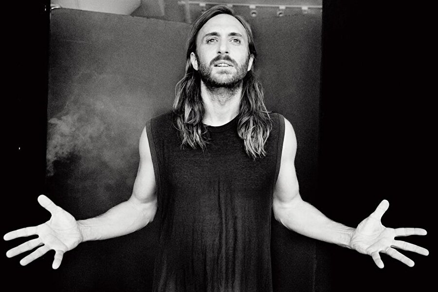 David Guetta

                                    
                                    David Guetta 28 milyon dolarlık yani yaklaşık 83 milyon TL kazancıyla en çok kazanan dj'ler arasında üçüncü sırada yer alıyor.
                                
                                