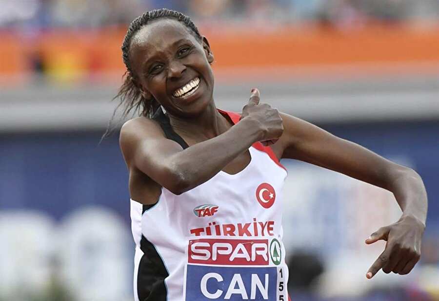 Son şampiyon, altıncı oldu
Atletizm kadınlar 5 bin metre finalinde Türkiye'yi Yasemin Can temsil etti. 14.56.96'lık derece elde eden Yasemin Can, yarışı altıncı olarak tamamladı. Bu arada Yasemin Can, en son gerçekleşen Avrupa Şampiyonası'nda 5 bin metrede şampiyon olmuştu.