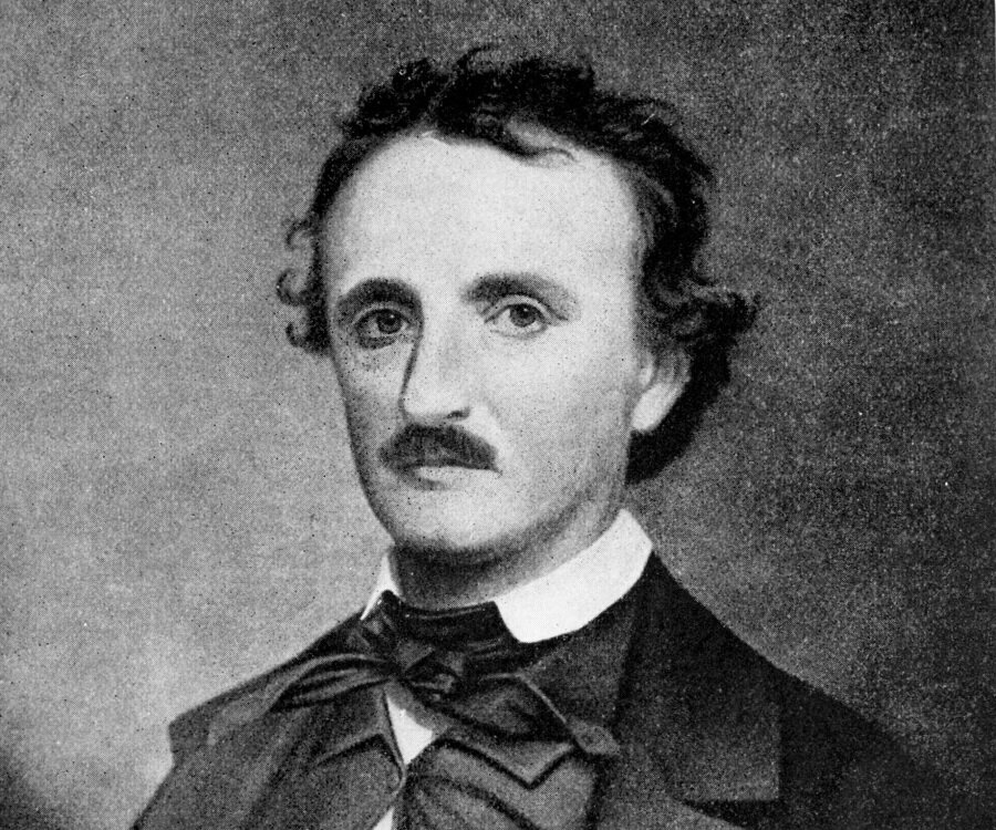 Edgar Allan Poe

                                    
                                    Yaşarken 3 dolarlık ev kirasını ödeyemeyen Poe'nin öldükten sonra satılan el yazıları 10 bin dolara satıldı.
                                
                                