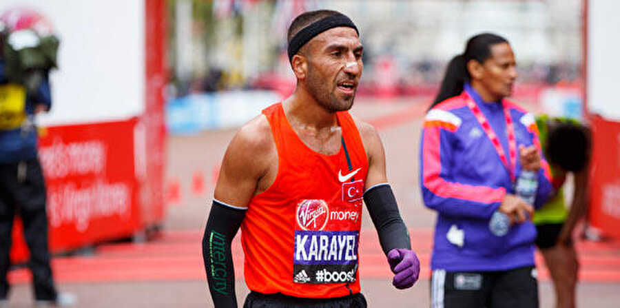 Bekir Karayel 126. oldu
Atletizmde Türkiye'yi temsil eden Bekir Karayel, Ercan Muslu ve Kaan Kigen Özbilen dün maraton finalinde yarıştı. Özbilen 2:14:11'lik süresiyle 17'nci, Muslu 2:18:40'lık zamanıyla 51'inci, Karayel ise 2:31:27'lik derecesiyle 126'ncı olarak Rio'dan elendi. 