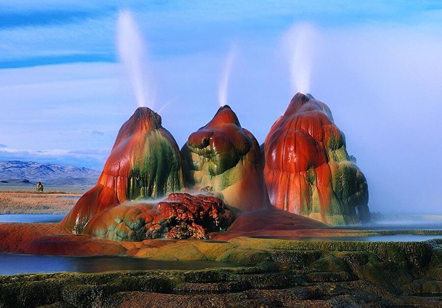 Yeşil Fly Geyser, Nevada

                                    
                                    
                                    
                                    
                                    
                                    Termofilik algler sayesinde oluşan renkler, alışık olunan manzaralardan farklı ve harika bir görünüm sunuyor.
                                
                                
                                
                                
                                
                                