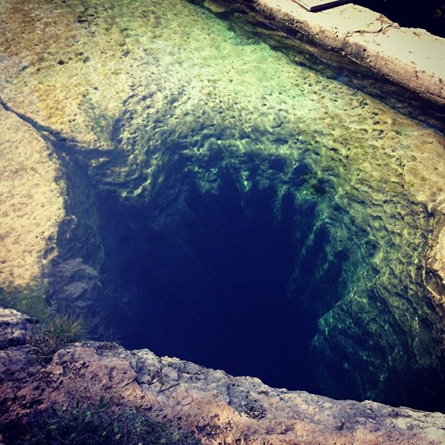 Jacob’s Well, Teksas

                                    
                                    
                                    Dünyanın en önemli doğal jeolojik hazinelerden biri olan Well, Teksas'ınsu altı ve artezyen mağaralarından biri. Gözlerinizi kapatıp bu derinliğe kendinizi teslim etmek için sabırsızlandığınızı tahmin edebiliyoruz.


Kaynak: stumbleupon.com

                                
                                
                                