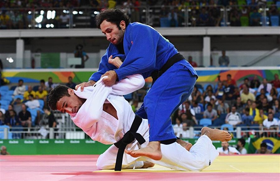 Bekir Özlü 
Gürcistan doğumlu judocu Bekir Özlü (Betkil Şukvani) Rio'da mücadele eden sporcularımız arasındaydı. Özlü, erkekler 60 kiloda Büyük Britanyalı Ashley McKenzie'ye kaybederek ilk turda elendi.