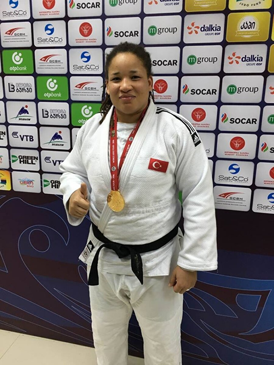 Kayra Sayit 
Fransız asıllı Türk judocu Kayra Sayit, 2014'te Türk vatandaşlığına geçti. Daha önce Ketty Mathé ismini kullanan sporcu, Rio'da kadınlar +78 kilo çeyrek final mücadelesinde Çinli Song Yu'ya yenildi ve oyunlara veda etti. 