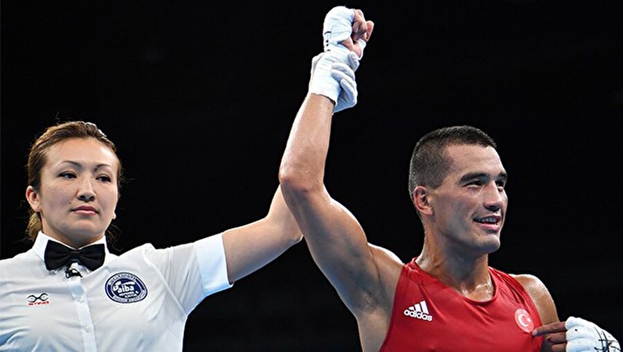 Batuhan Gözgeç
Özbekistan doğumlu boksör Batuhan Gözgeç de, Rio 2016 Olimpiyat Oyunları'nda mücadele etti. Gözgeç, erkekler 64 kilo çeyrek finalinde Alman Harutyunyan'a yenilerek elendi.