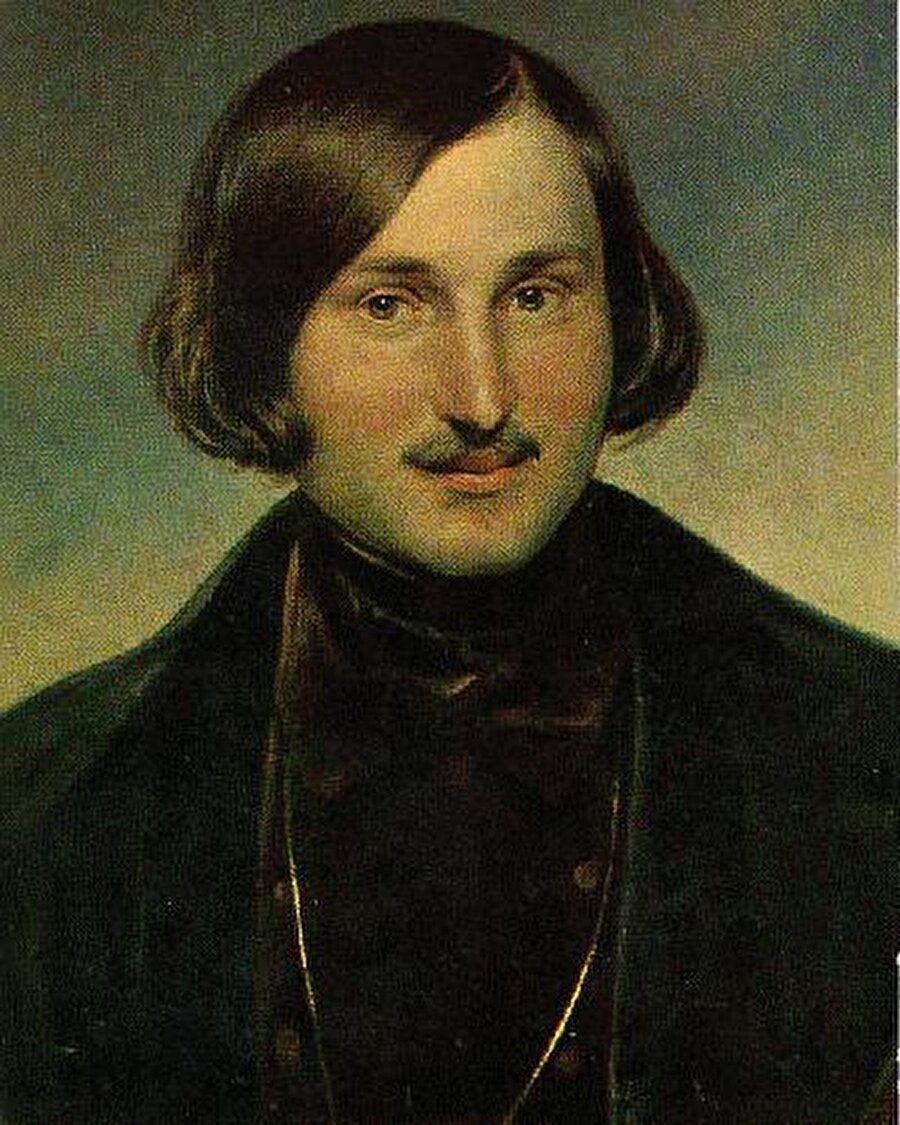 Nikolay Vasilyeviç Gogol

                                    
                                    
                                    1809 Ukrayna doğumlu yazarın kitapları Rus etkisinden çok Kazak kültürünü yansıtır. İş hayatında bir müddet devlet memuru olarak çalışan Gogol, bu işinden ayrıldıktan sonra yakın olduğu Aleksandra Puşkin'in çıkardığı dergide hikayeler yayımlar. Yergi üslubuyla yazdığı eserler tepki toplayınca italya'da yaşamaya başlar. Yakın dostu Puşki'nin ölümüyle kaleme aldığı Ölü Canlar ise onu dünya çapında tanıtan eser oldu. Kitabın 2. bölümünü yakarak yok eden yazar 4 Mart 1852 yaşında henüz 43 yaşındayken Moskova'da öldü.
                                
                                
                                