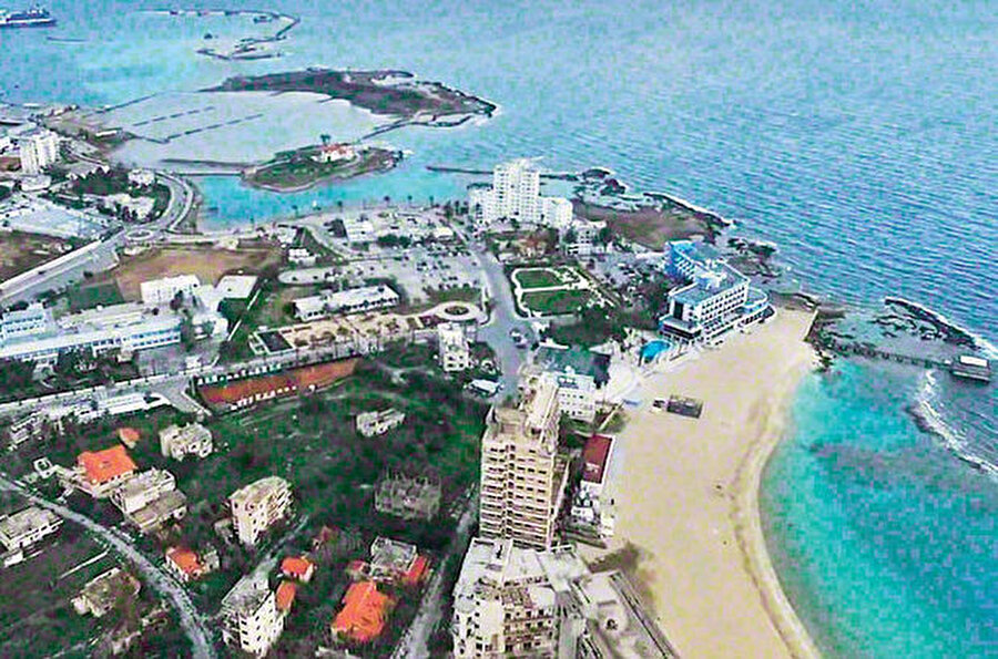 Akdeniz’in cenneti

                                    
                                    
                                    
                                    
                                    
                                    
                                    
                                    
                                    
                                    
                                    
                                    
                                    Harekat sonrası bir kısmı yerleşim ve iskana kapatılan bölge, 1974 öncesi Akdeniz'in en ünlü tatil merkezlerinden biri durumundaydı.
                                
                                
                                
                                
                                
                                
                                
                                
                                
                                
                                
                                
                                