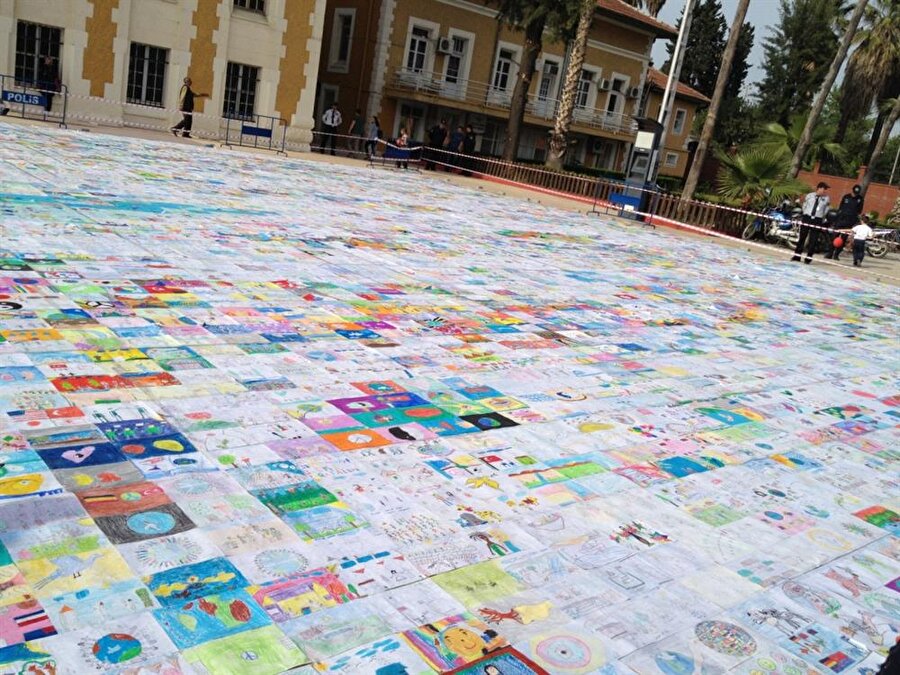 Adana Portakal Çiceği Karnavalı'nda Japonya'ya ait 'en büyük barış resmi mozaiği' rekorunu kırdı.

                                    
                                    
                                    
                                    
                                    
                                    
                                    
                                    
                                
                                
                                
                                
                                
                                
                                
                                