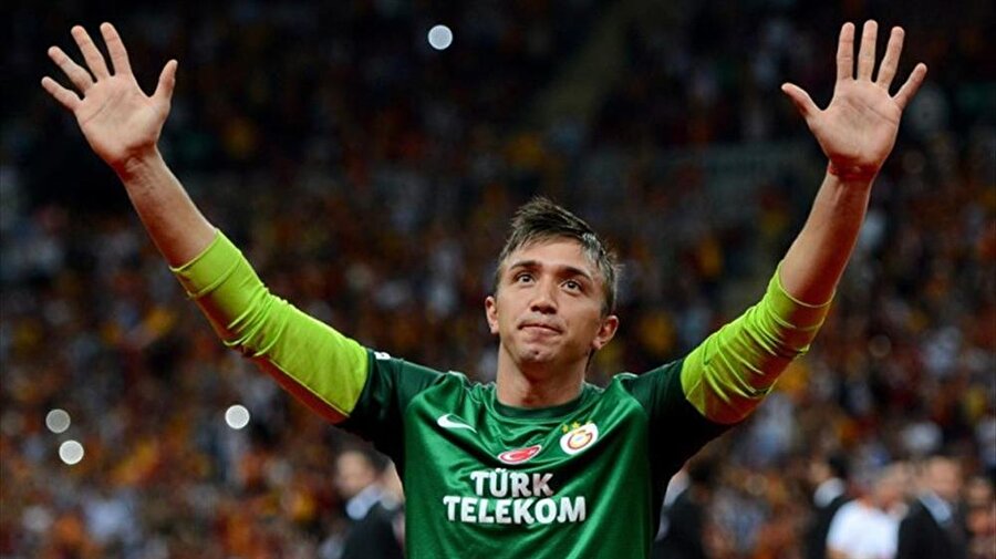 Penaltıdan golü var
Galatasaray'da 211 maçta forma giyen Muslera bir kez de fileleri havalandırdı. Uruguaylı file bekçisi, 8 Nisan 2012'de oynanan Manisaspor-Galatasaray maçında kullandığı penaltı atışını gole çevirdi.