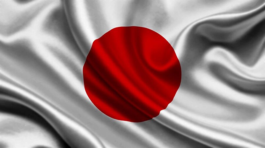 Japonya

                                    
                                    
                                    
                                    
                                    ABD'den sonra idam cezası bulunan en gelişmiş ülke Japonya. Japonya'da cinayet ve vatana ihanet suçlarına idam cezası uygulanıyor. 1946- 1993 yılları arasında Japon mahkemeleri 708 idam cezası kararı almış ve bunların 608'ini uygulandı. Sonraki yıllarda bu rakamlar giderek azalsa da yıl içerisinde en az iki kişiye idam cezası uygulanıyor. Japonya'da bu ceza asarak gerçekleştiriliyor. 
                                
                                
                                
                                
                                