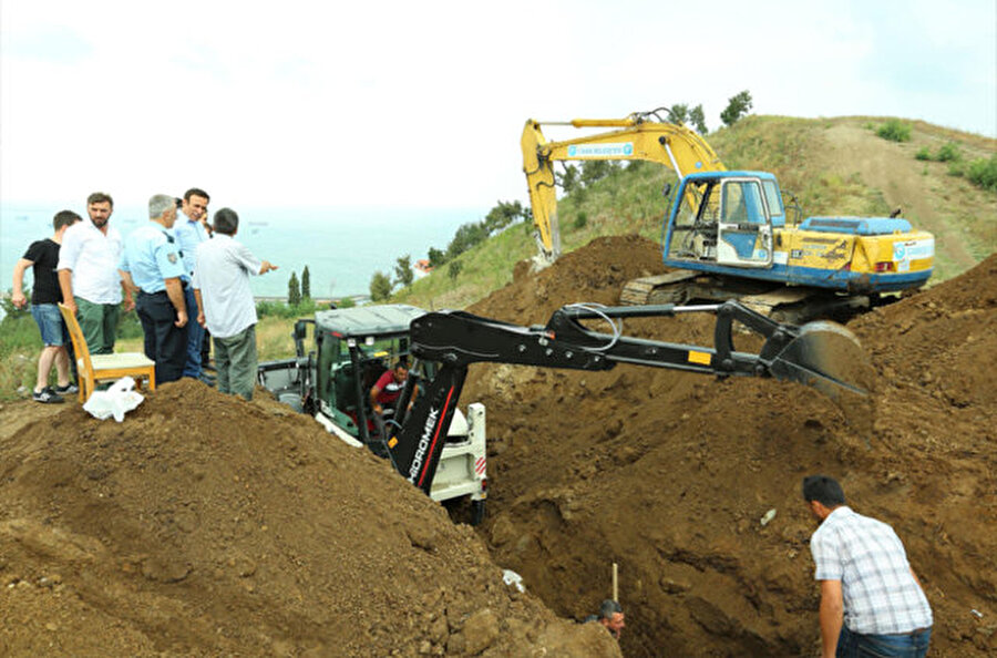 “Şehitler Tepesi Projesi”
Tarihi ve kültürel yapısı bakımında oldukça zengin olan Samsun, proje kapsamında bölgeyi turizm açısından da zenginleştirmeyi planlıyor. Anıtlar Kurulu ile ortak çalışarak bölgeyi bir sosyal yaşam alanı haline getirip 70 bin metrekare alan üzerinde 2 bin kişilik amfi tiyatro, kafeterya, seyir alanları ve yürüyüş yolları yapmayı amaçlıyorlar.