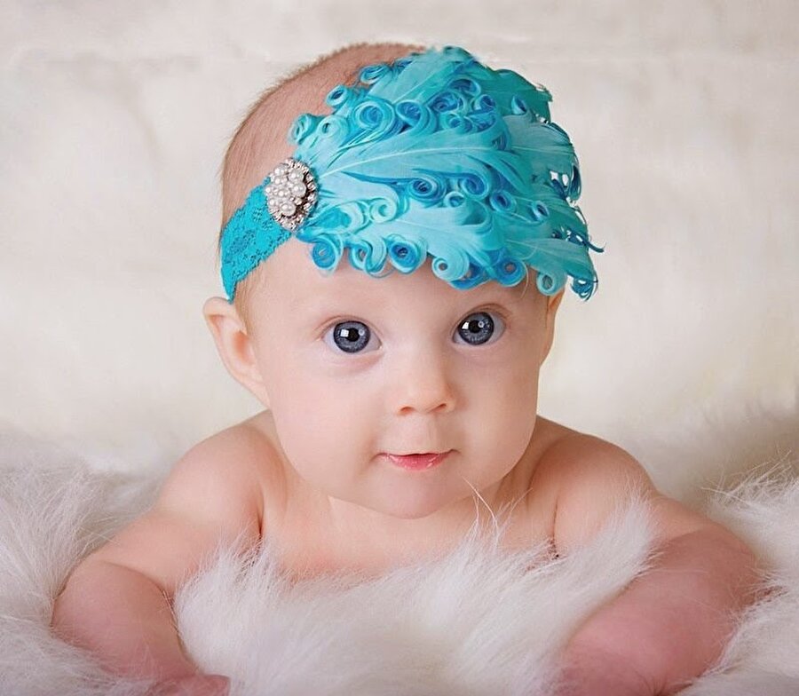 Aman dikkat!

                                    Yeni doğan bebeklere, lastik kullanarak hazırladığınız bantları kullanmazsanız daha iyi olacaktır. Çünkü lastikli saç bantları bebeklerini başlarını fazlasıyla eziyor.
                                