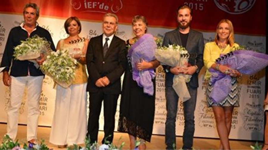 İzmir’de "Sinema Burada Festivali" başladı

                                    
	İzmir Enternasyonal Fuarı (İEF) etkinlikleri çerçevesinde düzenlenen "Sinema Burada Festivali" başladı.

                                