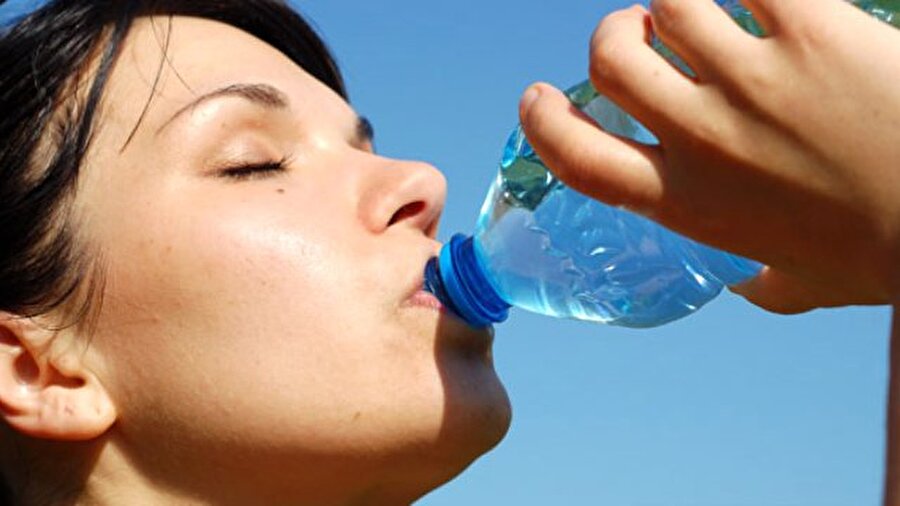 Bol su tüketin!

                                    
                                    
                                    Sıvı alımı ve su tüketimi, hem cilt hem vücut sağlığınız açısından oldukça önemli. Gün içerisinde en az 2 litre su tüketimine özen gösterin.
                                
                                
                                