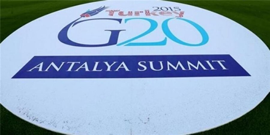 Antalya'da gerçekleşen G20 toplantısında alınan kararların ne kadarının uygulandığı gözden geçirilecek
Zirvede, Türkiye'nin Kasım 2015'te ev sahipliği yaptığı son G20 toplantısında alınan kararların ne kadarının uygulandığı gözden geçirilecek. Liderler güçlü, sürdürülebilir, dengeli ve kapsayıcı büyüme hedefine yönelik yürütülen çalışmaları değerlendirecek.

Dünya liderlerinin bir araya geleceği G20 zirvesinde, ekonominin sıcak başlıklarının yanı sıra siyasi gündem de ele alınacak. Resmi programlarda yer almasa da liderlerin hem ortak oturumlarda hem de ikili görüşmelerde uluslararası ticaretin canlandırılmasını, küresel barışı, istikrarı ve ekonomik büyümeyi doğrudan etkileyen terörizm ve mülteci krizi gibi konuları ele alması öngörülüyor.