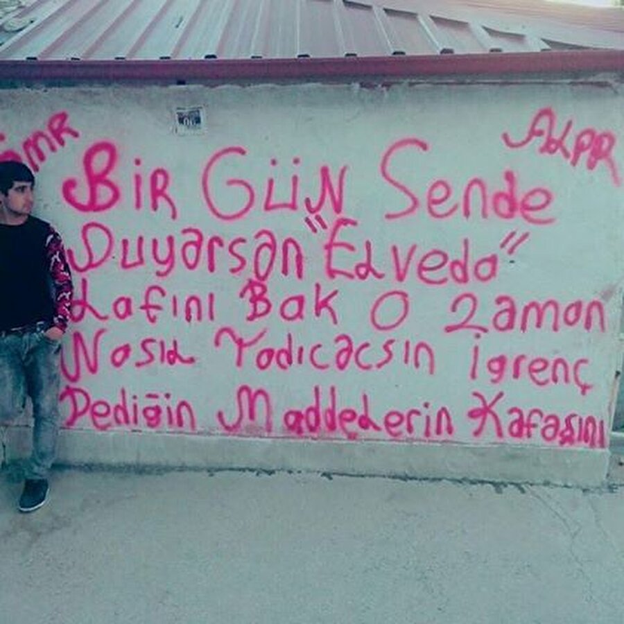 Aşkına eşkıya olanların duvar yazılarıyla dolu sokaklar...