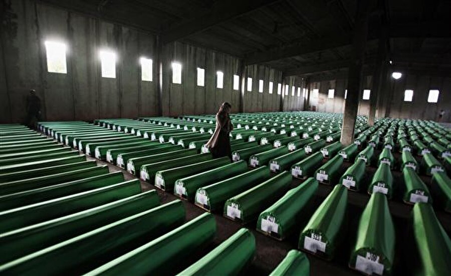 Arnavutça da söylemek istiyor
Bosna Hersek'te, 1995 yılında yaşanan Srebrenitsa soykırımı için yazılan "Asla Unutma (Never Forget) isimli eserini seslendirdiğini ifade eden Yusuf, Arnavut kültürünü zengin bulduğunu ve gelecek dönemde Arnavutça şarkı söylemek istediğini de aktardı.
Kaynak: A.A
