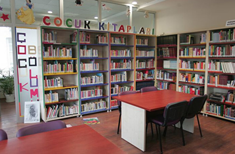 Ahmet Kabaklı Halk Ve Çocuk Kütüphanesi

                                    
                                    
                                    2010 yılında gazeteci yazar Ahmet Kabaklı'nın mirasçıları tarafından bağışlanan kitaplar ile İstanbul Büyükşehir Belediyesi Kütüphane ve Müzeler Müdürlüğü tarafından açıldı. 16.695'i Ahmet Kabaklı koleksiyonundan olmak üzere toplam 25.268 adet kitap ve 15 süreli yayın ile hizmet vermekte.
                                
                                
                                