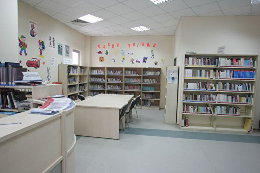 Nail Bayraktar Halk ve Çocuk Kütüphanesi

                                    
                                    
                                    Atakent Kültür Merkezi içerisinde bulunan Nail Bayraktar Halk Kütüphanesi 2007 Yılının Eylül ayında, 50 yılı aşkın Kütüphanecilik hizmetlerinin onuruna Nail Bayraktar'ın ismi verilerek, Kütüphane ve Müzeler Müdürlüğü tarafından hizmete açılmıştır. Nail Bayraktar Halk Kütüphanesi dermesinde yaklaşık 19 bin kitap bulunmakta ve 15 süreli yayın takibi yapılmaktadır.
                                
                                
                                