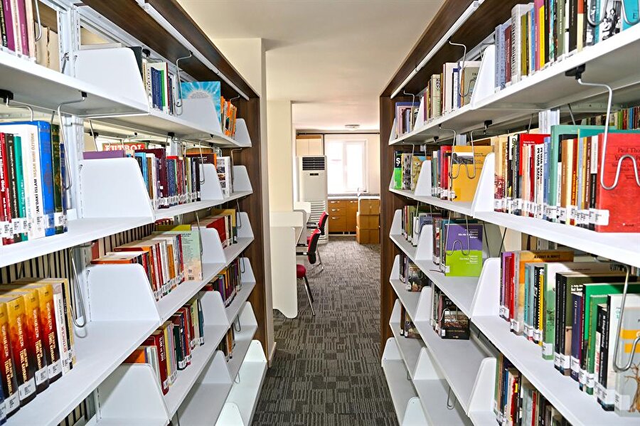 Ahmet Telli Çocuk ve Halk Kütüphanesi

                                    
                                    
                                    Ahmet Telli Çocuk ve Halk Kütüphanesi'nde çocuklar için hikaye ve roman, yetişkinler için yerli ve yabancı; roman, hikaye, şiir kitapları ile ansiklopedilerden oluşan 10 bin kitap yer alıyor.
                                
                                
                                