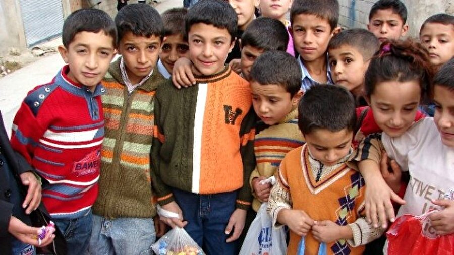 Ramazan- Kurban ayırt etmeden şeker toplayan çocuklara
