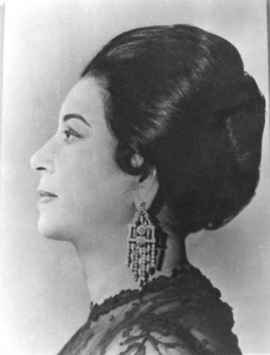 Yalnizca Guzel Sesli Bir Sarkici Degil Ayni Zamanda Misir In Simgesi Haline Gelen Bir Kadin Ummu Gulsum