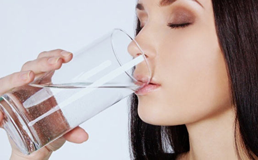 Anne sütünü arttırmak için bol su için!

                                    Sütü arttıran en önemli unsur sudur. Günde en az 2,5 - 3 litre su içmelisiniz, çünkü sütün önemli bir kısmı sudan oluşuyor.
                                