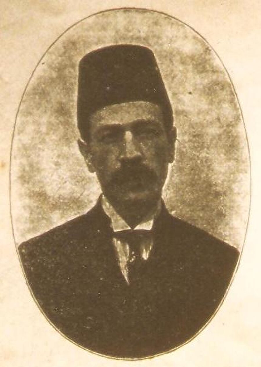 Tanburi Cemil Bey kimdir?

                                    
                                    1873 yılında İstanbul'da doğdu ve ilk müzik eğitimini orta okul sıralarında ağabeyi Ahmet Bey'den almaya başladı. 
                                
                                