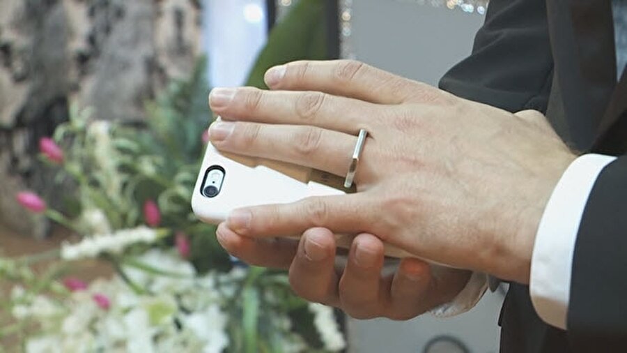 ABD Nevada'da bir adam iPhone'a olan aşkını bir adım öteye taşıyarak hayatının geri kalanını iPhone'una adamaya karar verdi ve onunla evlendi!

                                    
                                    
                                    
                                    
                                    
                                    
                                    
                                    
                                    
                                
                                
                                
                                
                                
                                
                                
                                
                                