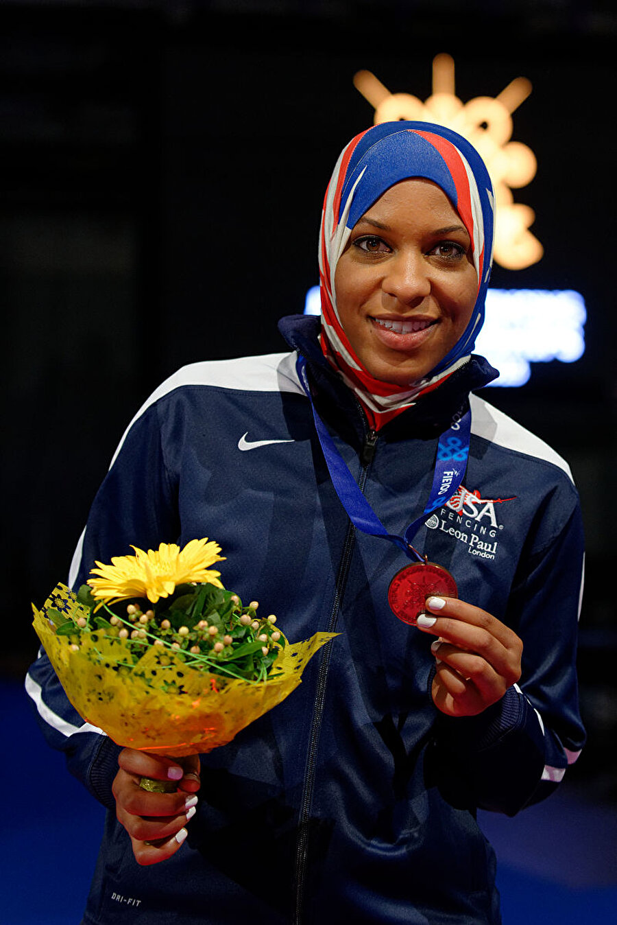 ABD için bir ilk

                                    Amerika'nın eskrim branşında yarışan ilk Müslüman başörtülü kadın sporcusu olma unvanının sahibi olan Ibtihaj Muhammed, 4 Aralık 1985'te dünyaya geldi.
                                