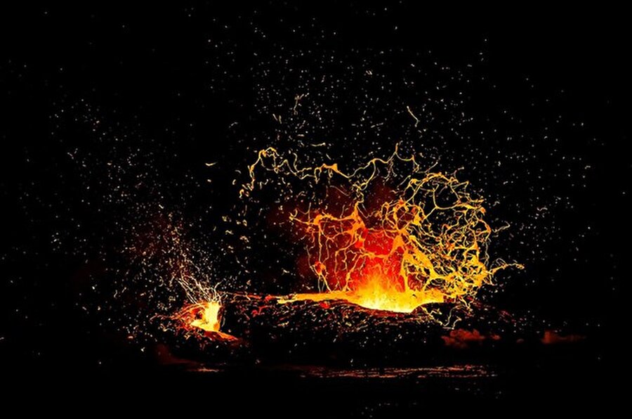 Yanardağ'dan lav görüntüsü
Hawaii'deki Büyük Ada'da yer alan Kilauea yanardağının düzenli aralıklarla püskürttüğü lavlardan çıkan görüntü.


Kaynak: dw.com