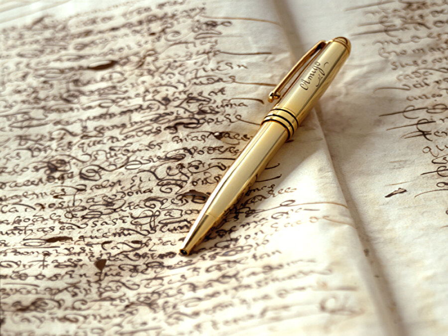 Zeki insanların yazısı çirkindir
Adeta yazısı çirkin insanlar üzülmesin diye uydurulmuş bir şey. Çünkü, buna daha mantıklı bir açıklama bulmak zor.