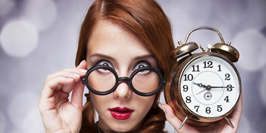 Zeki insanlar disiplinlidir
Yukarıdaki tezle birbirini çürütür nitelikte olsa da, buna inanan insanlar bir hayli fazla. Disiplinli olmak iyidir hoştur da bunu zekayla bağlamak nedendir onu çözemedik.