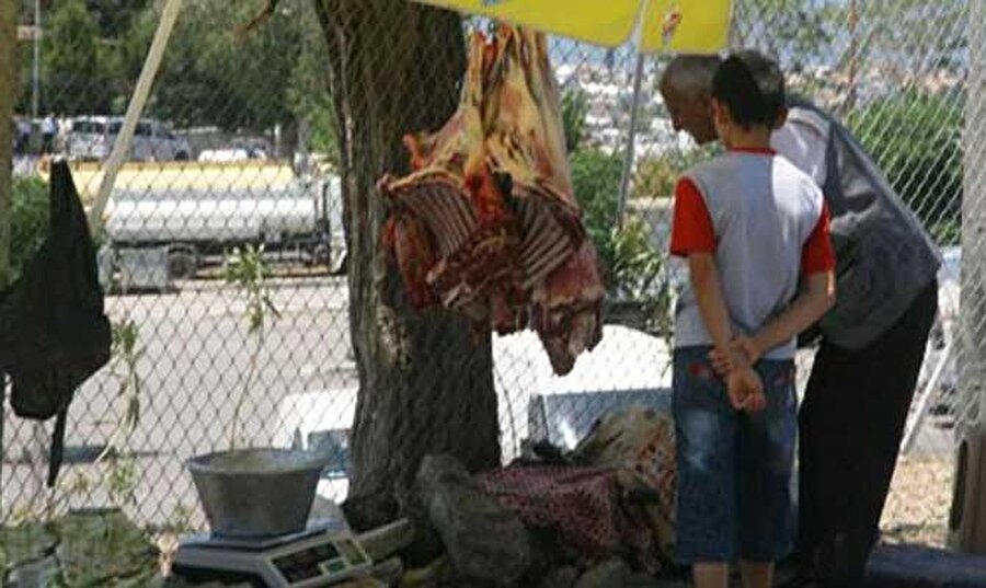 Bayramı fırsata dönüştürmek isteyenlere dikkat!
Kurban Bayramı'na sayılı günler kala, bayramı fırsata dönüştürmek isteyen bazı vatandaşlar kıyma çekme makinelerini hazırlamaya başladı bile.