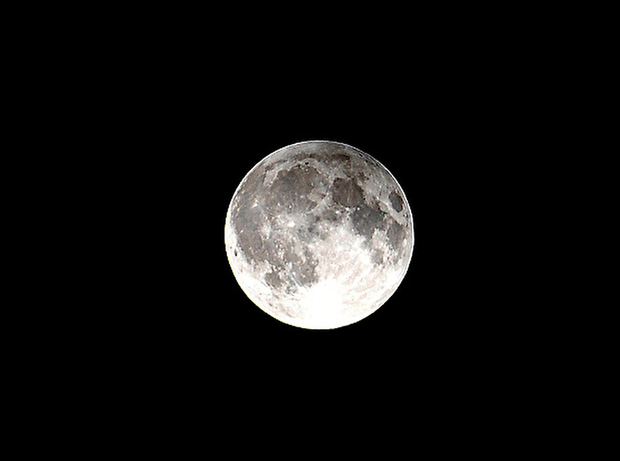 Ay Tutulması nedir?

                                    Ay tutulması, Dünya'nın Ay ile Güneş arasında bir noktada bulunması sonucu, Ay'ın, Dünya'nın gölge konisinin içerisinde kalmasıyla gerçekleşiyor.
                                