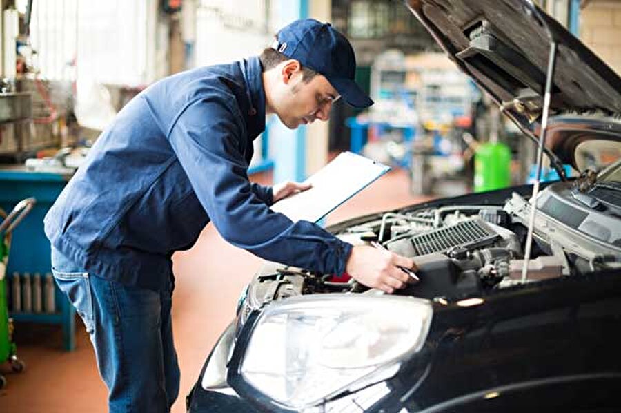 Motoru kontrol ettirin
Motor uzun süre çalışacağından, her zamankinden fazla performans göstermeye maruz kalacaktır. Bu yüzden şehir içinde problem yaratmayan bir motor dahi, şehirlerarası yolculuklarda sorun çıkarabilir. 