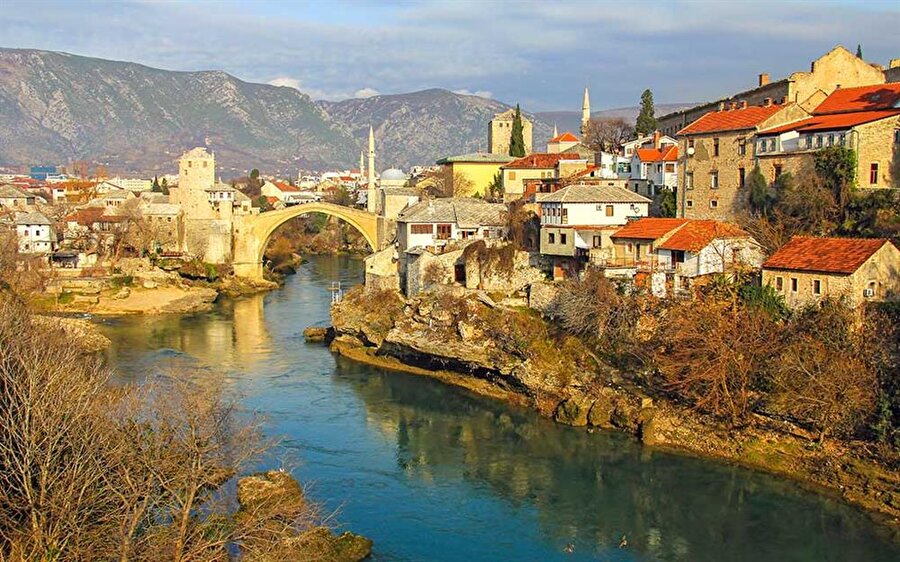 Geçici bir köprü yapıldı

                                    Savaşın ardından İngilizler, Mostar Köprüsü'nün yerine çelikten geçici bir köprü yaptı.
                                