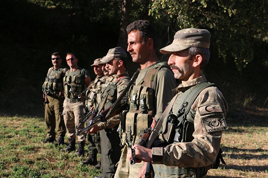 Siirt Gazi ve Şehit Aileleri Dernekleri Federasyonu Başkanı ve köy korucusu Kazım Ensarioğlu yaptığı açıklamada, hükümetin terör örgütü PKK ile mücadelede gösterdiği kararlılıktan duydukları memnuniyeti dile getirdi.