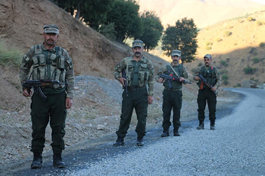 Siirt Bayraktepe Anadolu Köy Korucuları ve Şehit Aileleri Derneği Başkanı İsmail Şehitoğlu, korucuların 30 yılı aşkın süredir Doğu ve Güneydoğu Anadolu Bölgesinde terörle mücadele ettiğini belirterek, "Korucular bu bölgenin teminatıdır. Bu mücadelede bin 700'e yakın şehit verdik, halen de vermeye devam ediyoruz." dedi.