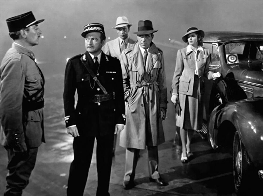 Casablanca 
Yönetmen: Michael Curtiz
Senarist: Julius J. Epstein, Philip G. Epstein, Howard Koch
Oyuncular: Humphrey Bogart, Ingrid Bergman, Paul Henreid
Yapım Yılı: 1942
Ülke: ABD
