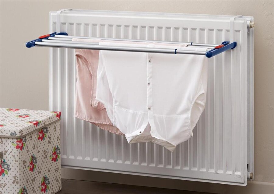 Evin içinde çamaşır kurutmayın
Çamaşırlardaki nem oranının fazla olması odadaki havayı kurutup sizin sağlığınızı da olumsuz yönde etkiler.