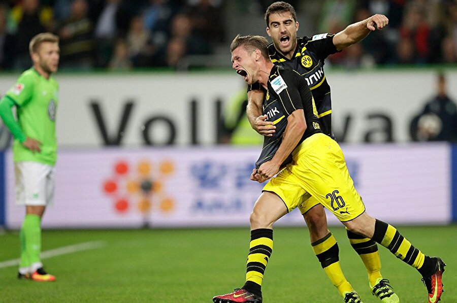 Büyük başarı

                                    Çıktığı son üç maçta 17 gol atan ve yalnızca 1 gol yiyen Dortmund önemli bir başarı elde etti. 
                                