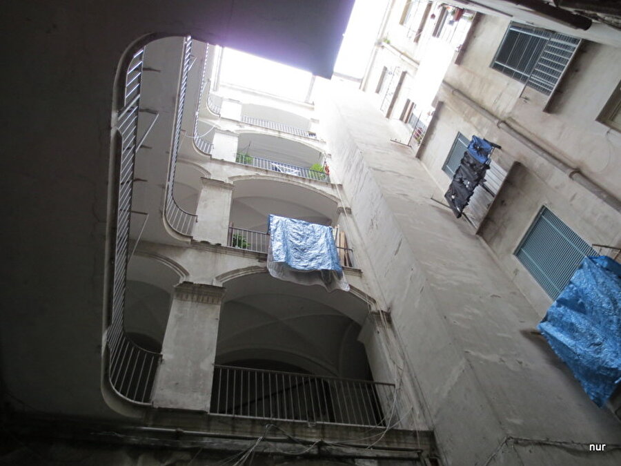 Apartman boşluğu birbirine seslenmek için en ideal yerlerdir.