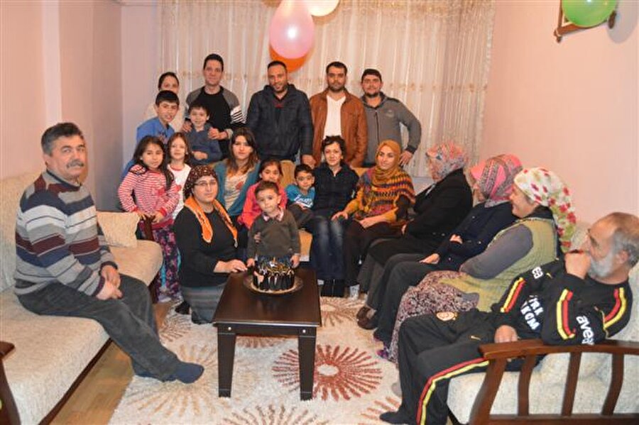 Aileden birinin çoğunun üniversite kazanmasıyla coşkulu sevinçler yaşanır, öğrenci harçlıksız bırakılmaz eğer şehir dışına gidecekse bol hüzünlü ayrılıklar görülür.