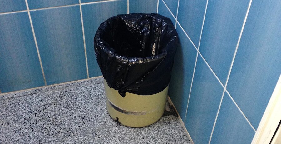 Çöp kovalarına dikkat!
Tuvaletlerde mutlaka kapaklı çöp kovaları olmalı; aksi halde mikropların etrafa saçılma riski çok daha yüksek olabilir. 
