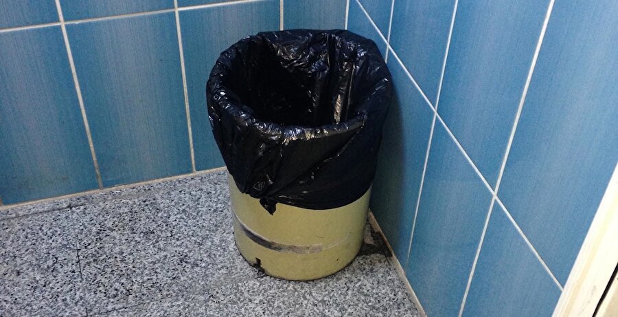 Çöp kovalarına dikkat!
Tuvaletlerde mutlaka kapaklı çöp kovaları olmalı; aksi halde mikropların etrafa saçılma riski çok daha yüksek olabilir.