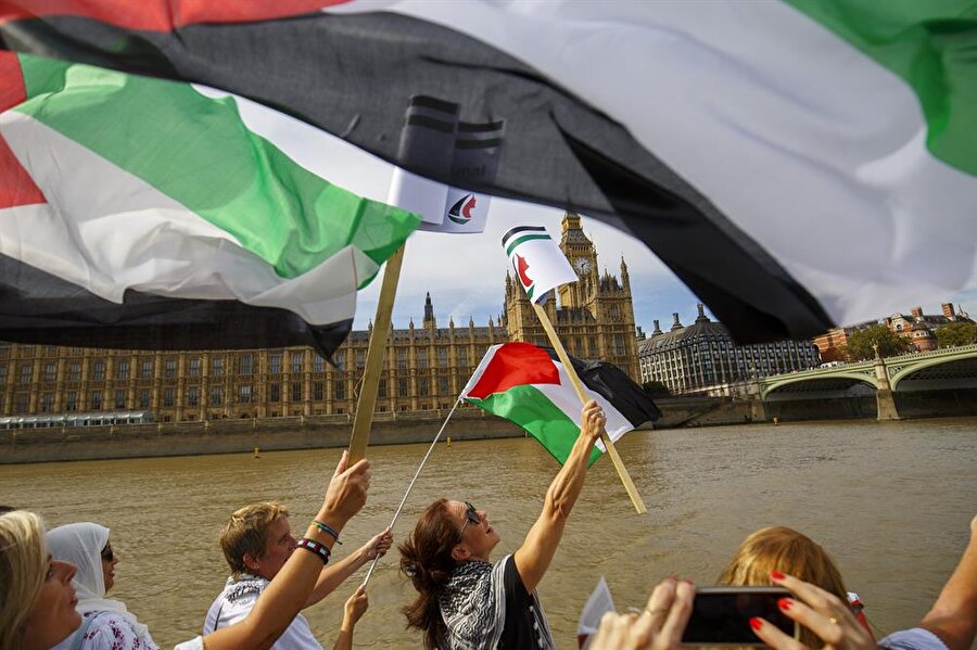 Gazze'ye uygulanan ablukayı delmek için oluşturulan uluslararası sivil girişim Özgürlük Filosu Koalisyonu'nun, kadınlardan oluşan 4. filosunda Türkiye'den Mavi Marmara şehidi Çetin Topçuoğlu'nun eşi Çiğdem Topçuoğlu'nun da aralarında bulunduğu 14 milletten 15 kadın bulunuyor.